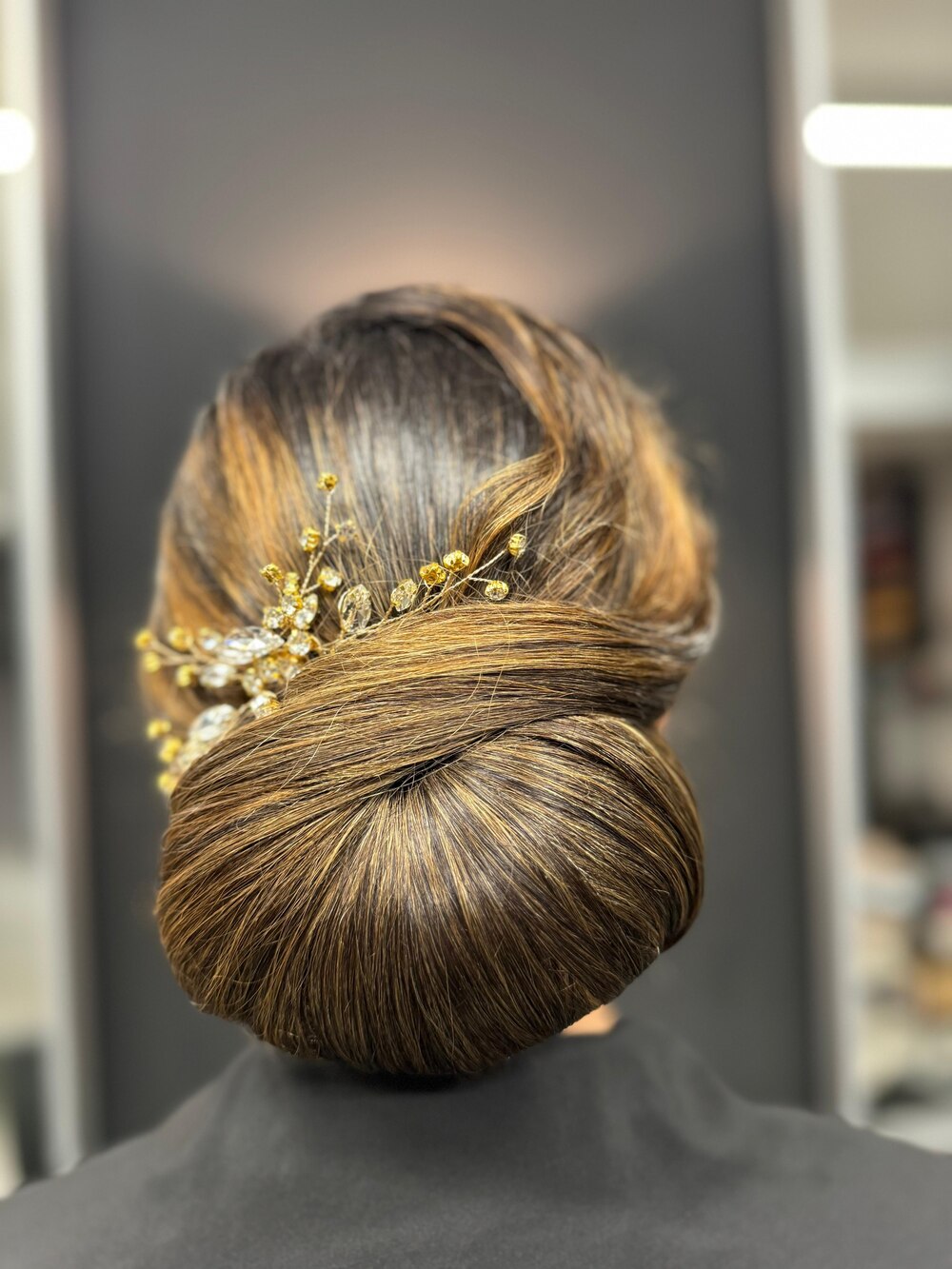 Elegante Hochsteckfrisur mit Haarschmuck